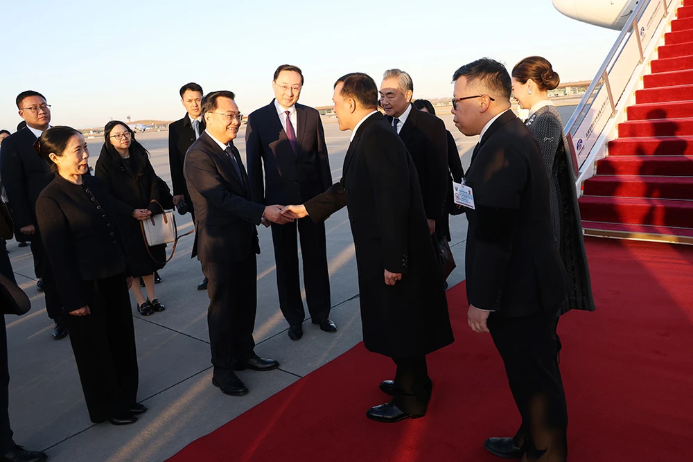 1411 Nhà vua Thái Lan Maha Vajiralongkorn cùng Hoàng hậu thăm chính thức Trung Quốc_4.jpg