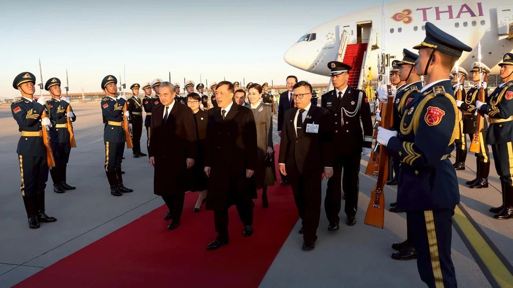 1411 Nhà vua Thái Lan Maha Vajiralongkorn cùng Hoàng hậu thăm chính thức Trung Quốc_6.jpg