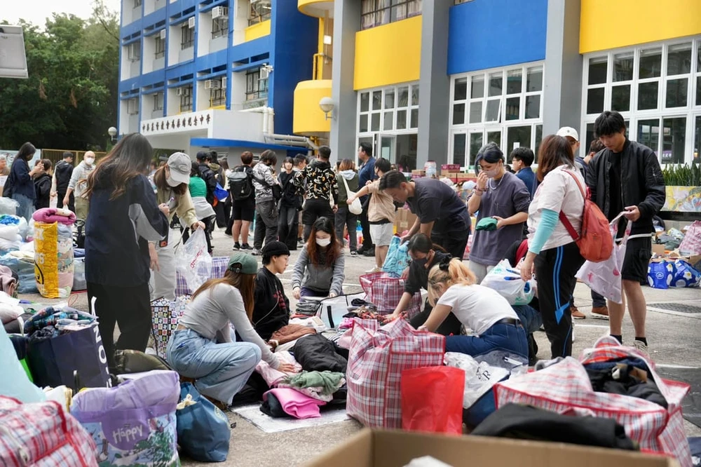 2711 Tất bật cứu chữa, hỗ trợ nạn nhân hoả hoạn kinh hoàng ở Hong Kong_4.jpg