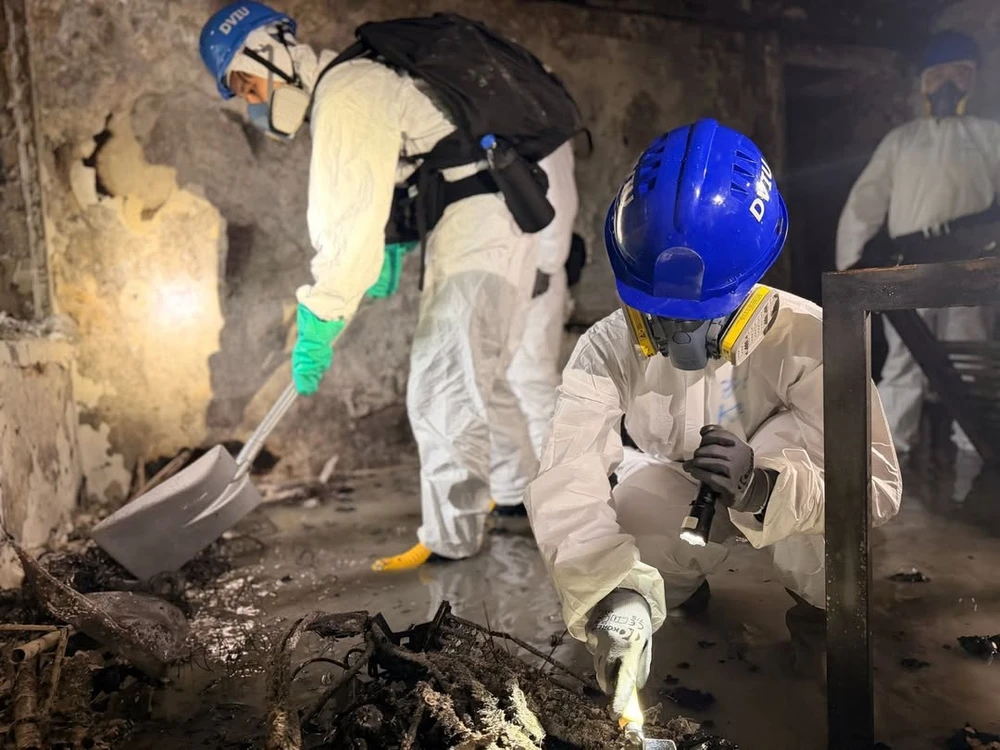 0112 Những hình ảnh đầu tiên trong khu chung cư bị hoả hoạn thiêu trụi ở Hong Kong_10.jpg