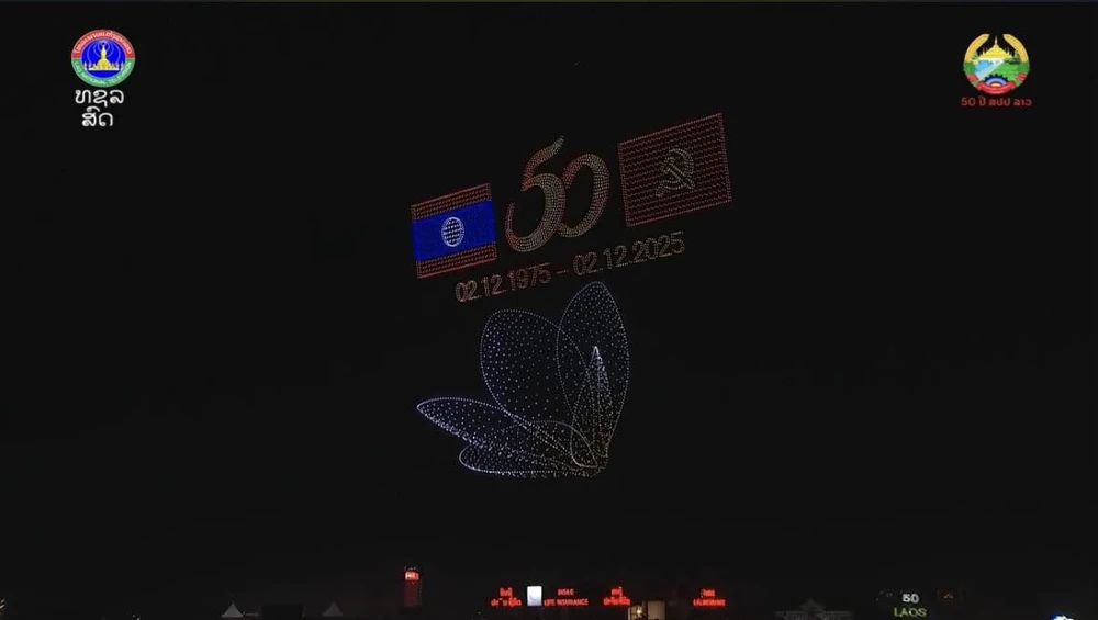 0312 Trình diễn drone kỷ niệm 50 năm Quốc khánh Lào_1.jpg