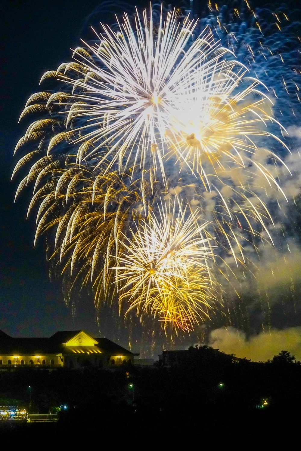 0312 Trình diễn UAV, pháo hoa kỷ niệm 50 năm Quốc khánh Lào_8.jpg