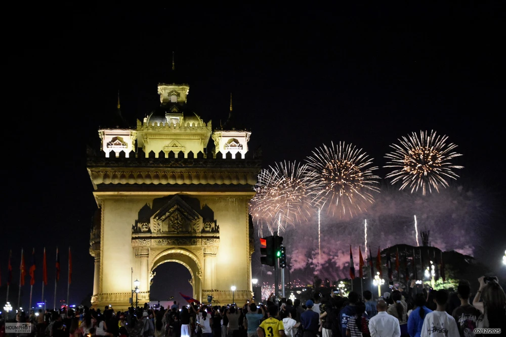 0312 Trình diễn UAV, pháo hoa kỷ niệm 50 năm Quốc khánh Lào_9.jpg