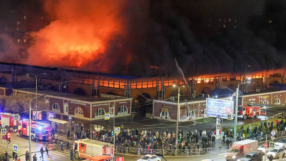 1112 Cháy nổ dữ dội tại chợ lớn ở Nga, 1 người chết, 1 bị thương.jpg