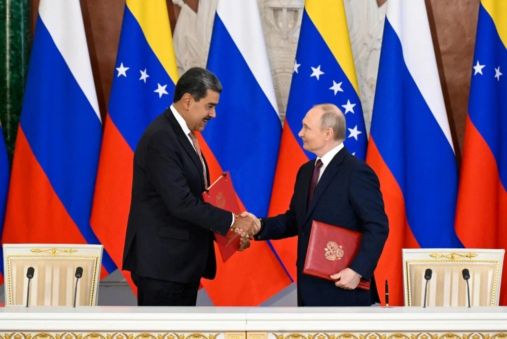 1212 Mỹ áp thêm trừng phạt lên Venezuela, ông Maduro điện đàm với ông Putin.jpg