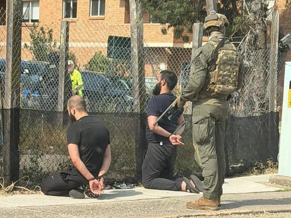 1912 Úc bắt 7 người nghi chuẩn bị tấn công bạo lực ngay hiện trường xả súng ở Sydney.jpg