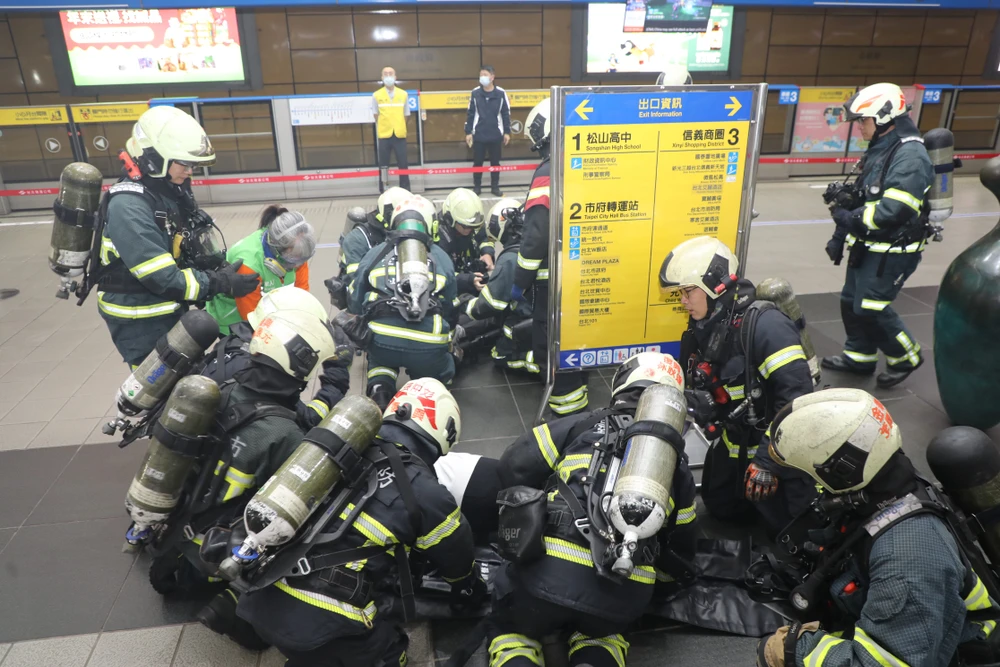 2712 Đài Loan diễn tập ứng phó tấn công bạo lực ở ga tàu điện ngầm_3.jpg