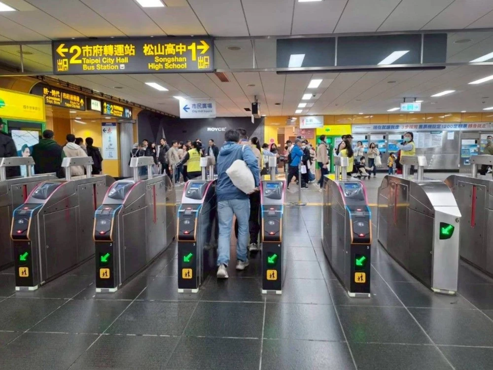 2712 Đài Loan diễn tập ứng phó tấn công bạo lực ở ga tàu điện ngầm_6.jpg