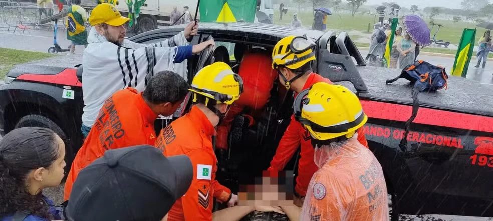 2601 Sét đánh trúng đoàn mít tinh ở Brazil làm 72 người bị thương, gồm 8 nguy kịch.jpg