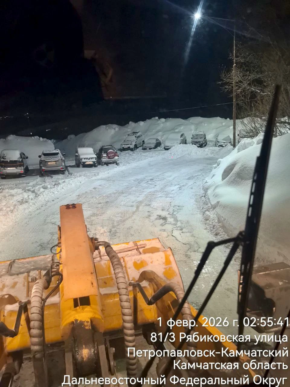 0202 Người dân Kamchatka, Nga vật lộn với lớp tuyết dày 3 m_2.jpg