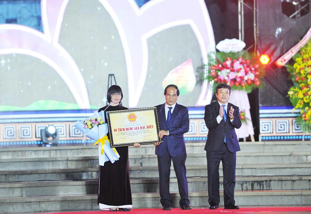 Lãnh đạo tỉnh Gia Lai đón nhận xếp hạng Quần thể di tích Tây Sơn Thượng đạo là di tích quốc gia đặc biệt.