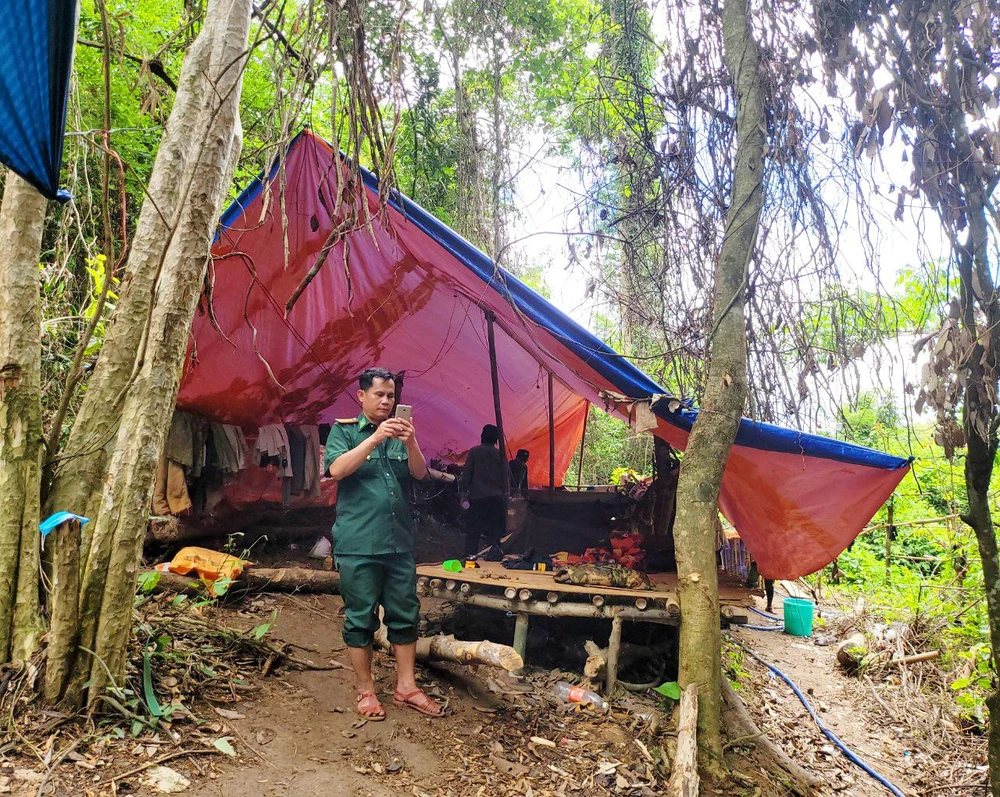 Ban Quản lý Vườn quốc gia Chư Mom Ray và Đồn Biên phòng lập chốt kiểm tra, giám sát đoàn khảo sát khoáng sản tại khu vực Vườn.