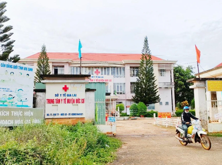 Trung tâm Y tế huyện Đức Cơ bị âm nhiều tỉ đồng, nợ lương cán bộ. Ảnh: LK.