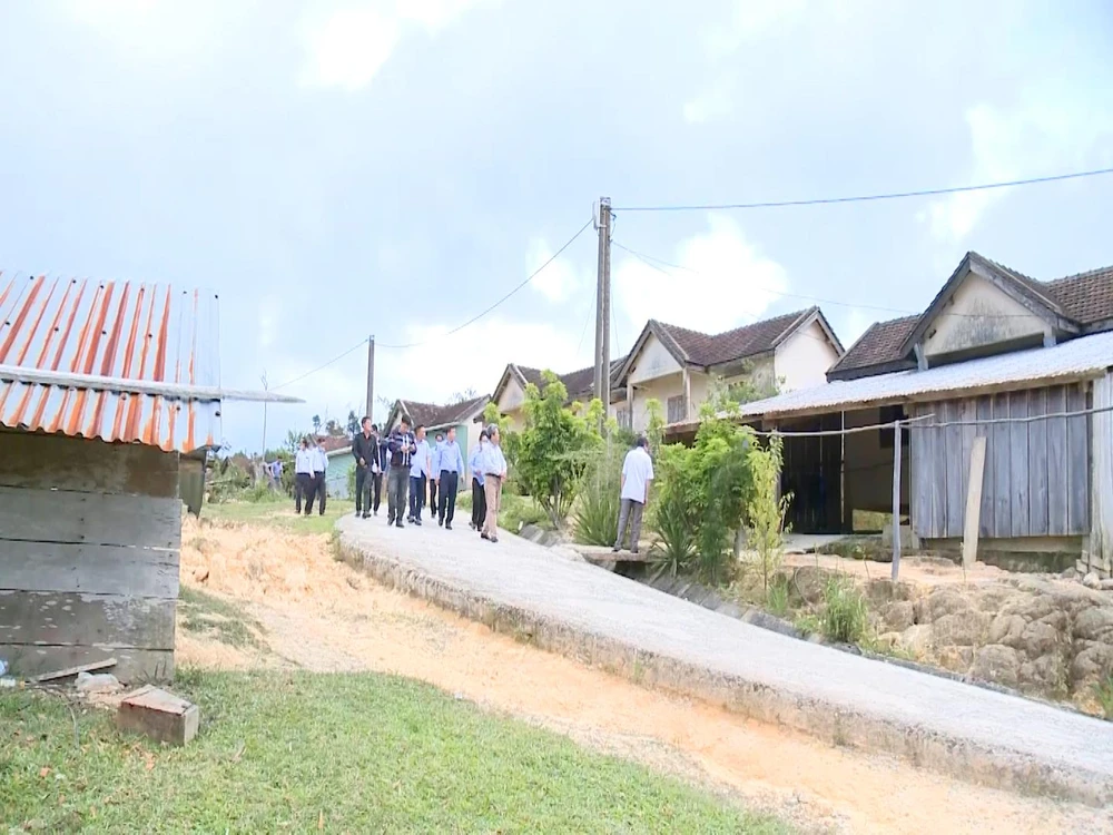 Khu vực dân cư gần tâm chấn xã Đắk Tăng. Ảnh: LK