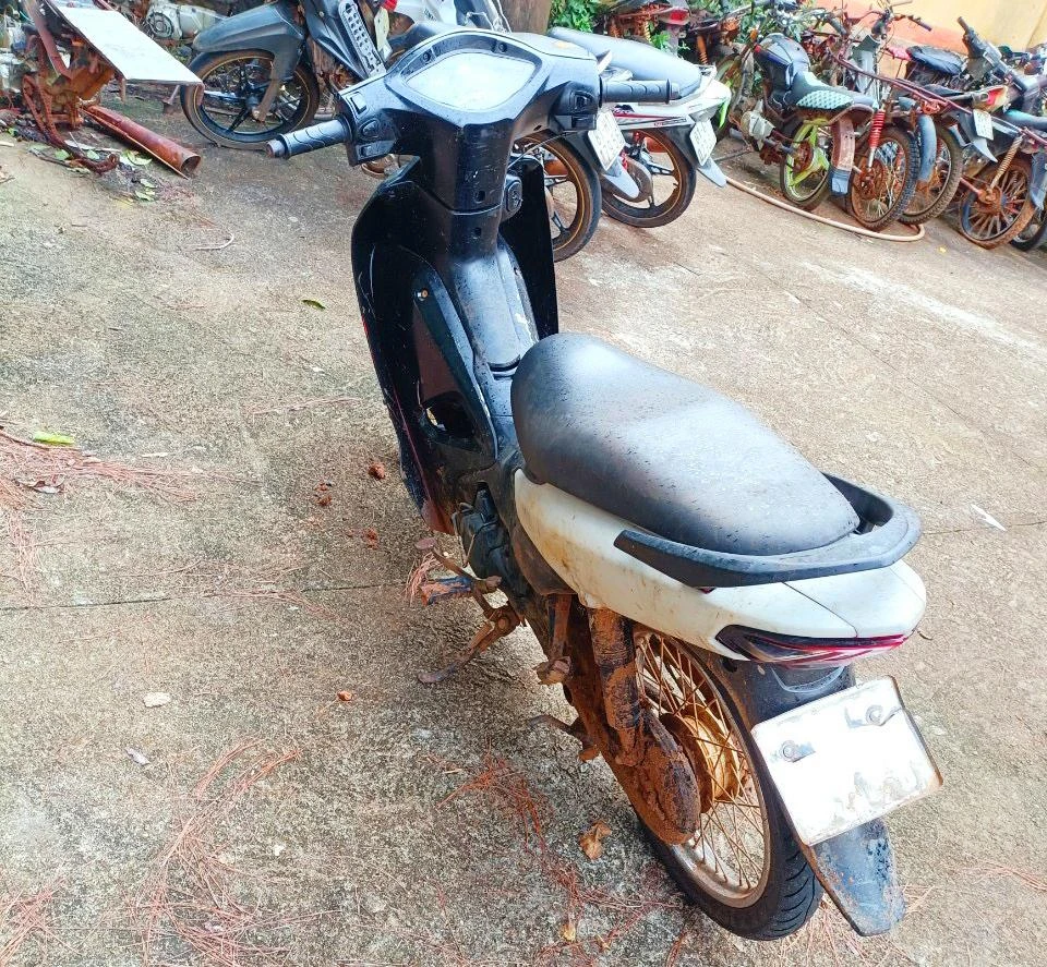 Chiếc xe máy đăng ký ở tỉnh Đắk Lắk nghi của nạn nhân. Ảnh: CH.