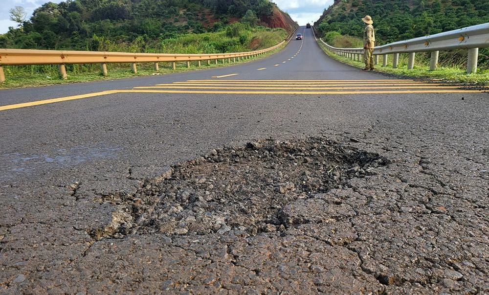 Tuyến tránh ít phương tiện lưu thông do nhập vào đường chính khá xa. Ảnh: CD.