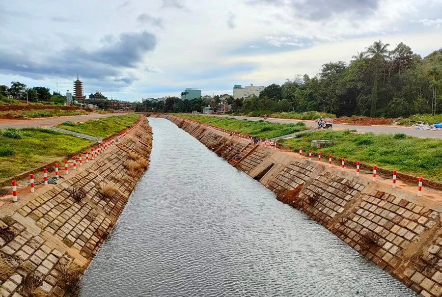 Dự án Kè Hội Phú chậm tiến độ nhiều năm. Ảnh: LK