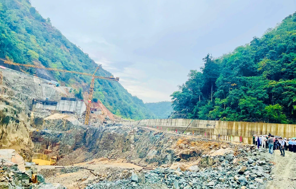 Công trình nhà máy thủy điện Ia Ly mở rộng đang bị vướng đất rừng. Ảnh: LK.