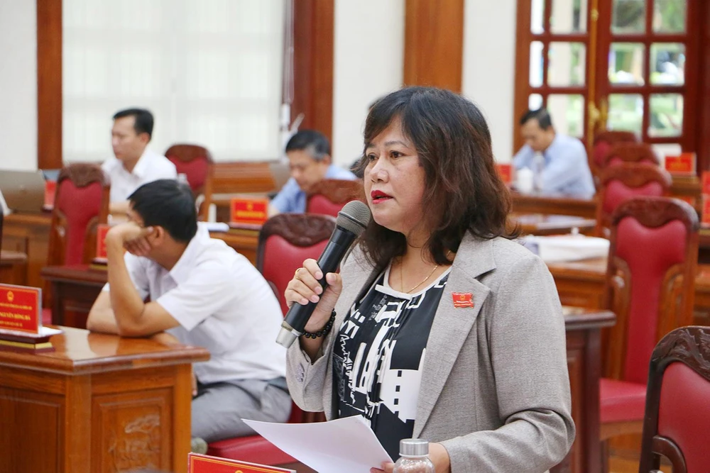 Nhiều đại biểu quan tâm, chất vấn nhiều vấn đề "nóng" tại địa phương. Ảnh: LK.