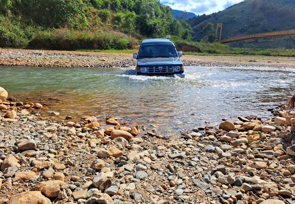 Mùa khô nhưng con nước nơi đây còn rất mạnh. Ảnh: LK.