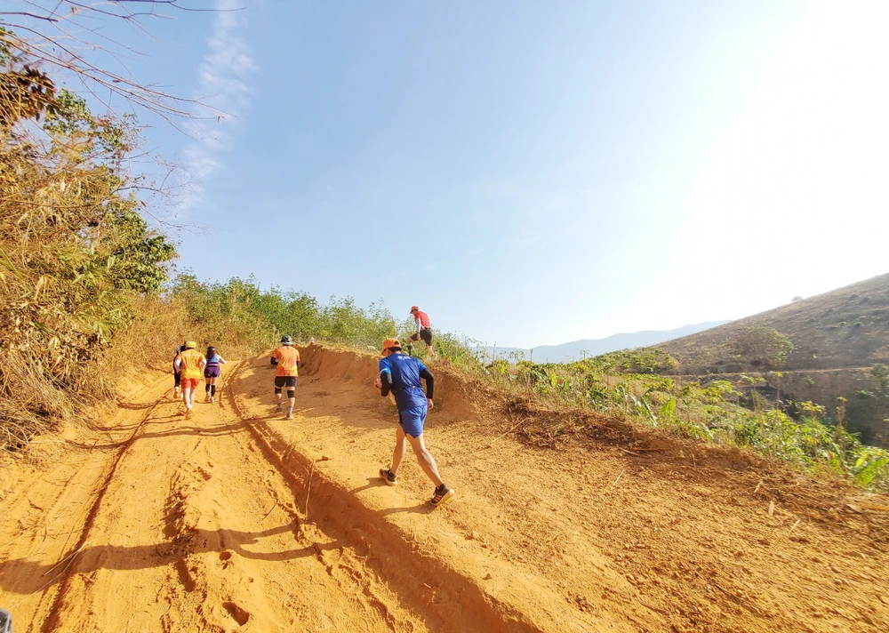 Đường chạy cuộc thi năm nay hết sức khắc nghiệt, hiểm trở.