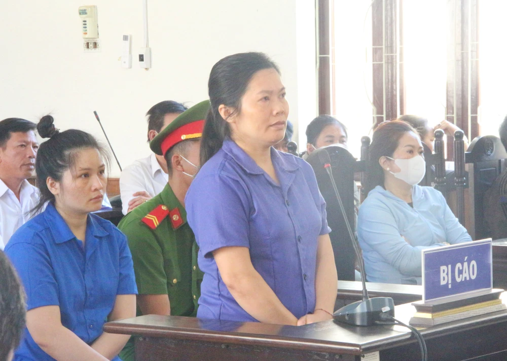 Hai bị cáo tại tòa. Ảnh: ĐN.