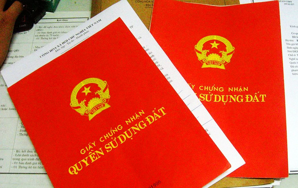 Giấy chứng nhận quyền sử dụng đất giả. Ảnh minh họa.