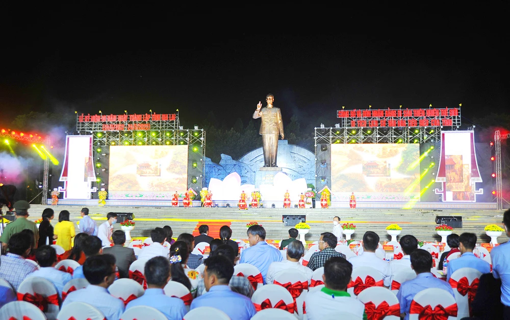 Sự kiện kỷ niệm 90 thành lập tỉnh Gia Lai được tổ chức tại Quảng trường. Ảnh: LK