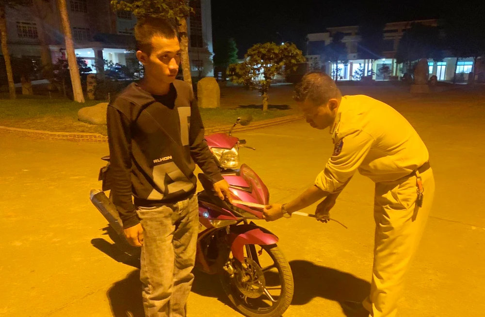 Y Hân và phương tiện gây tai nạn. Ảnh: CACC.