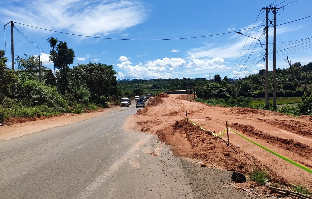 Dự án nâng cấp quốc lộ 19 chậm trễ tiến độ phải gia hạn. Ảnh: LK.
