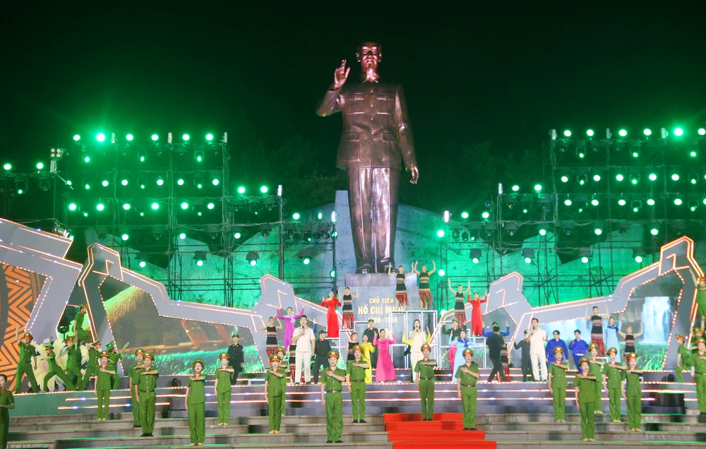 Toàn cảnh chương trình “Giữ trọn lời thề - Tây Nguyên xanh”. Ảnh: CH.