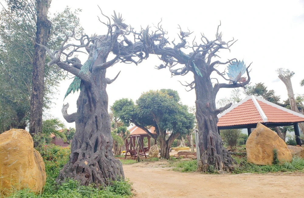 Công trình xây dựng có nhiều hạng mục không phép tại xã Gào. Ảnh:NT.