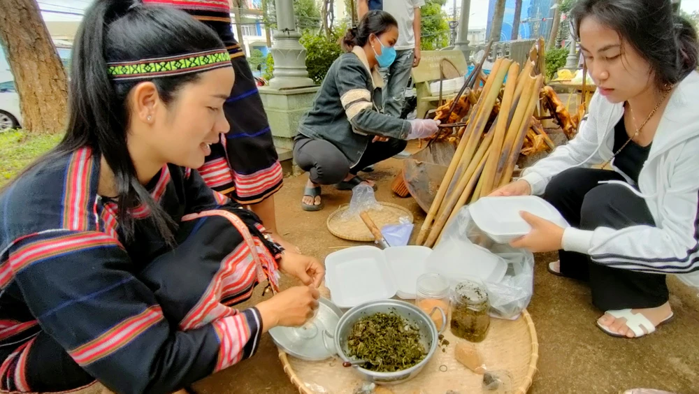 Sac-mau-van-hoa-gia-lai-khong-gian-van-hoa-cong-chieng-tay-nguyen 1.jpg