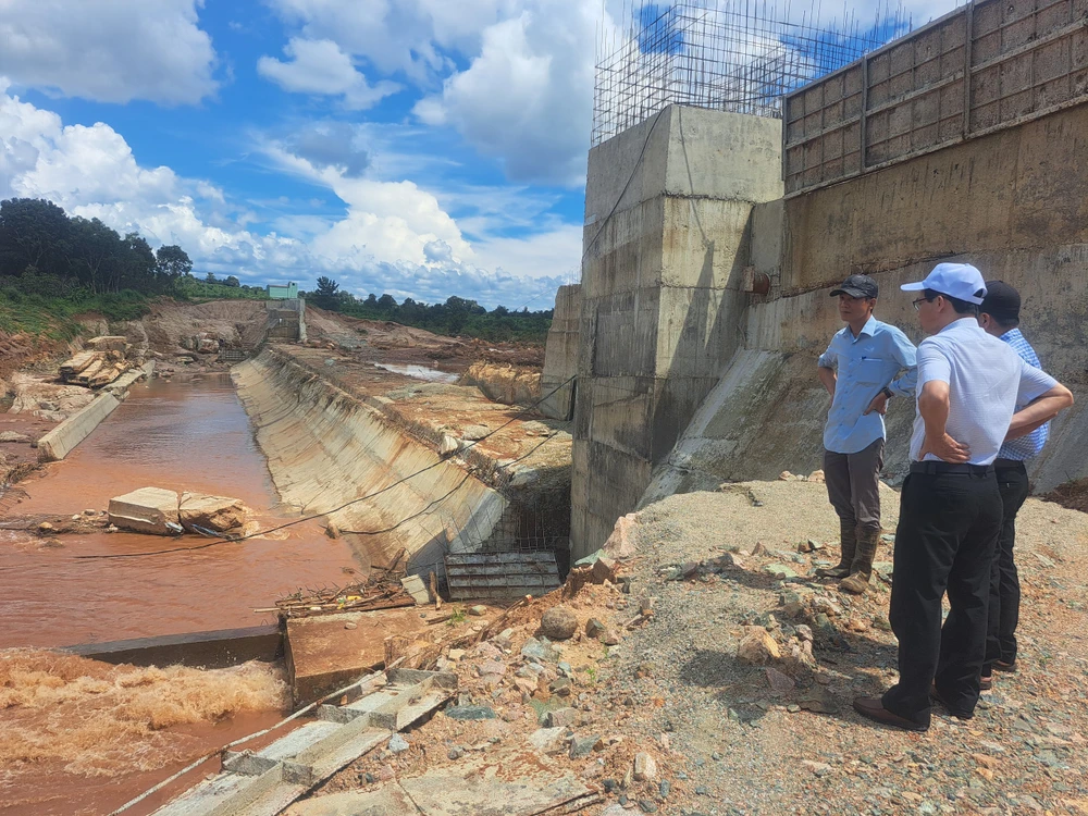 Hien-truong-vo-dap-thuy-dien-Ia-Glae 2-Chu-prong 1.jpg