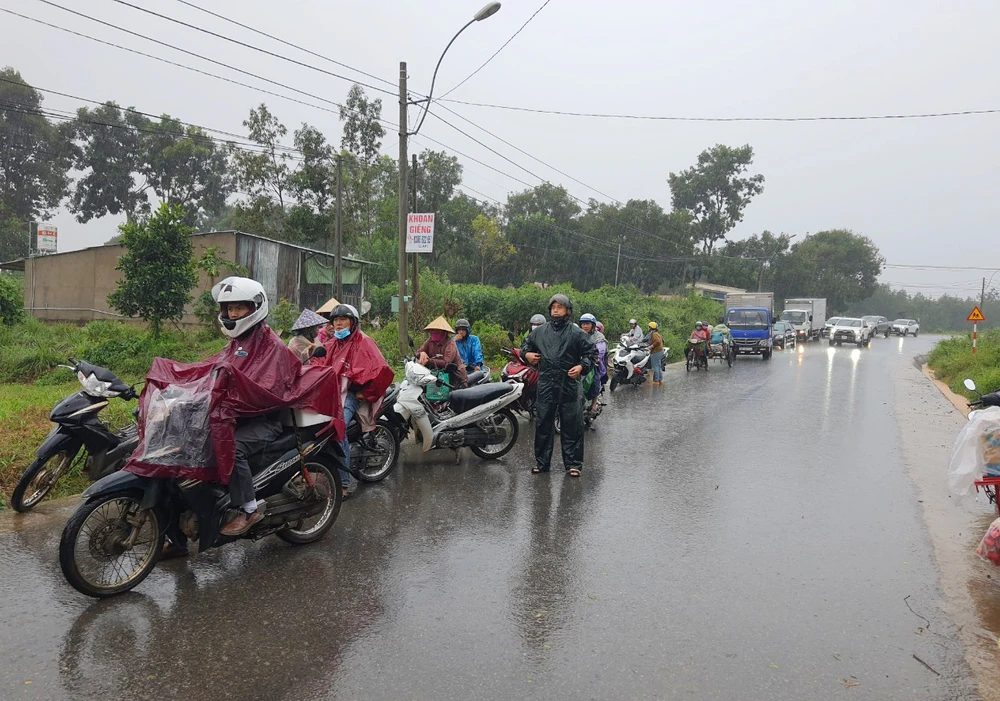 Duong-ngap-lut-xa-kroong-TP-Kon-Tum 3.jpg