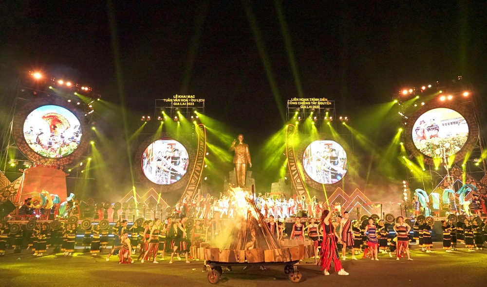 Khai-mac-tuan-van-hoa-gia-lai 5.jpg