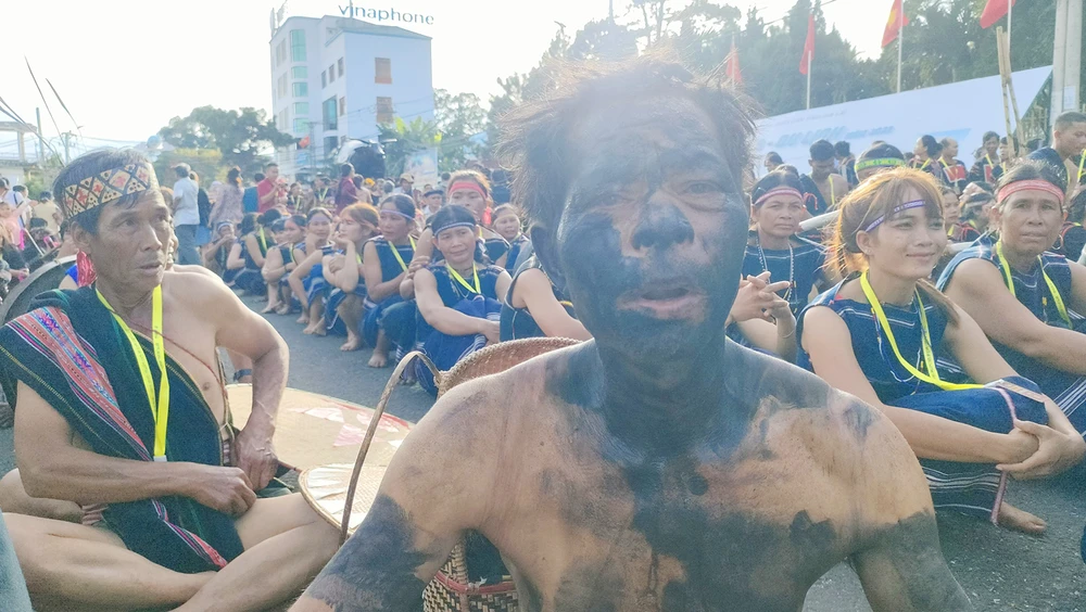 le-hoi-duong-pho-cong-chieng-tay-nguyen 8.jpg