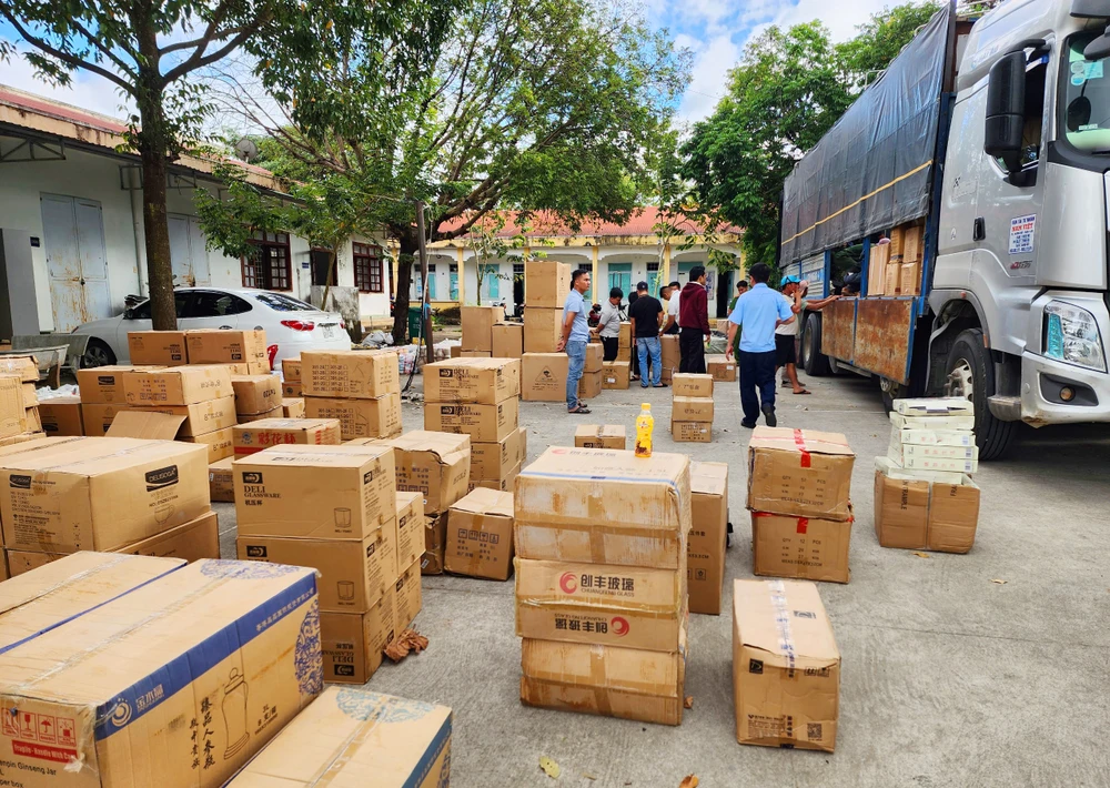 Kon Tum bắt hàng lậu