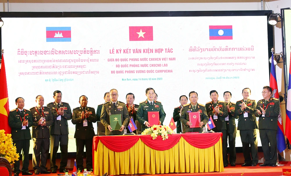 Bộ trưởng Bộ Quốc phòng ba nước Việt Nam - Lào- Campuchia
