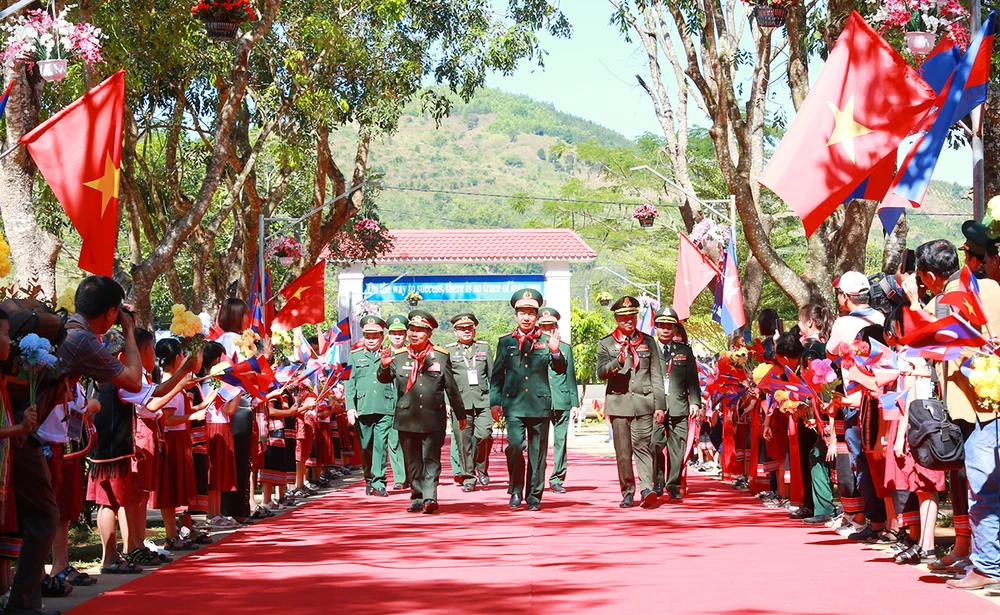 Chuong-trinh-giao-luu-quoc-phong-ba-nuoc-Viet-nam-lao-campuchia.jpg