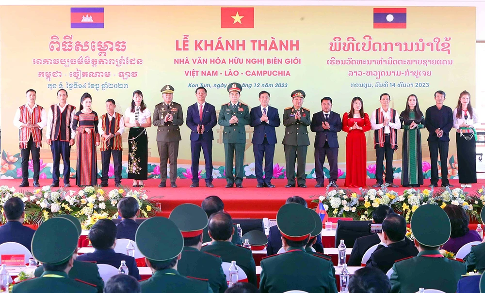 Chuong-trinh-giao-luu-quoc-phong-ba-nuoc-Viet-nam-lao-campuchia 6.jpg