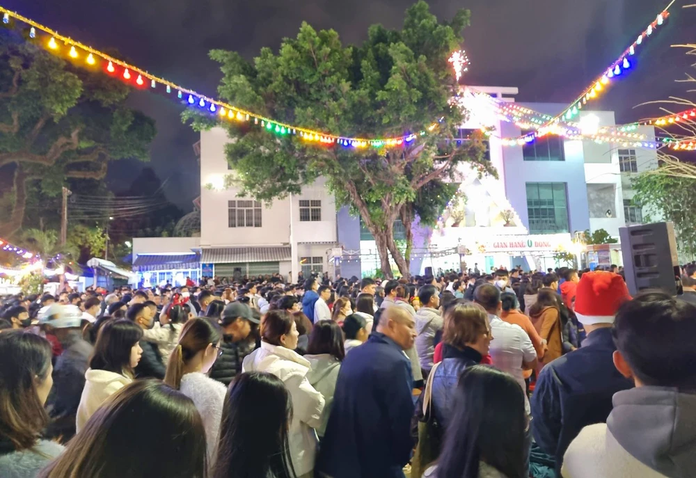 Bà con Tây Nguyên đón Giáng Sinh