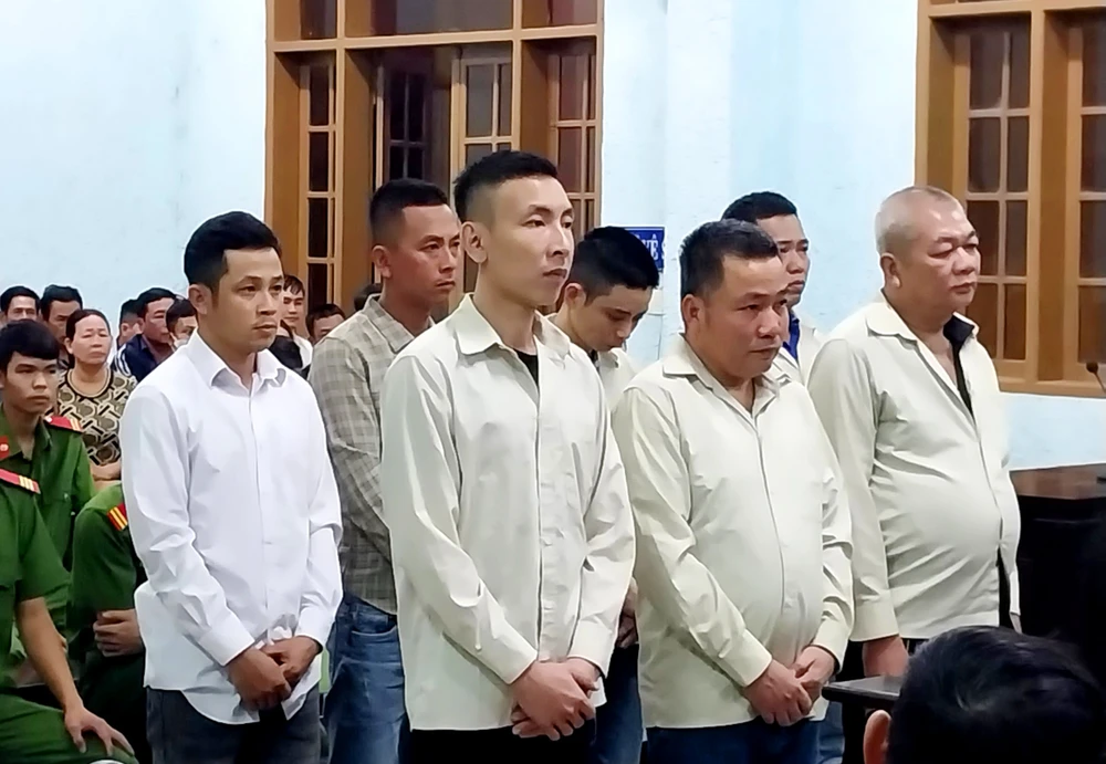 Cựu hiệu phó đánh bạc