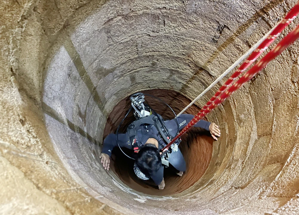 Nhảy giếng tự tử