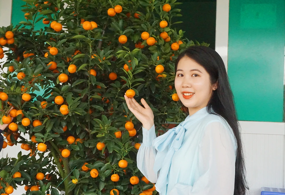 Hai nữ cử nhân Gia Lai viết đơn nhập ngũ