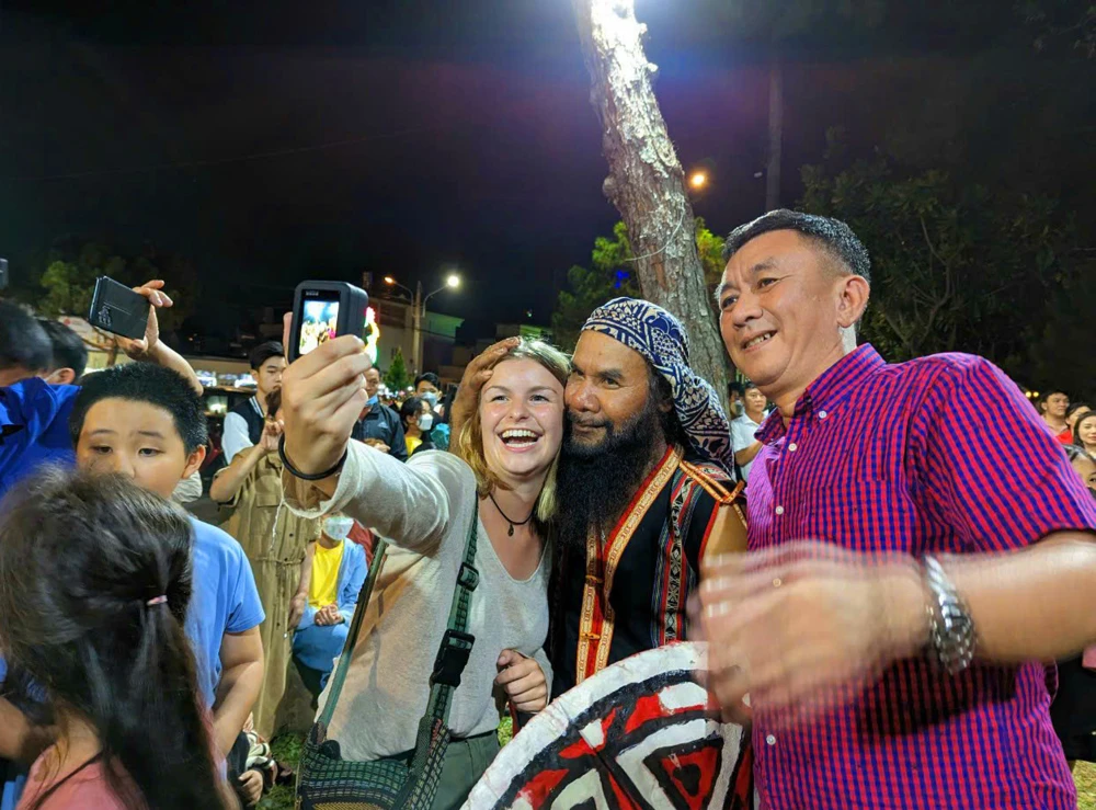 Tạm dừng cồng chiêng cuối tuần Pleiku