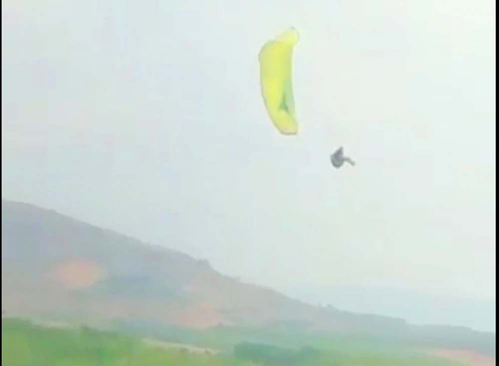 Phi công dù lượn tử vong ở kon tum