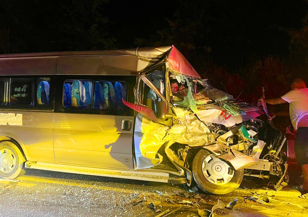 Hiện trường tai nạn xe khách khiến 1 người tử vong ở huyện Ngọc Hồi Kon Tum