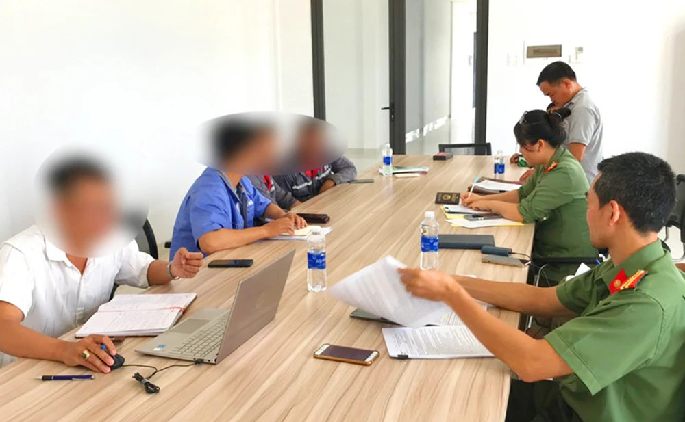 Phạt hành chính, trcụ xuất một người Trung Quốc về nước do không có giấy phép làm việc