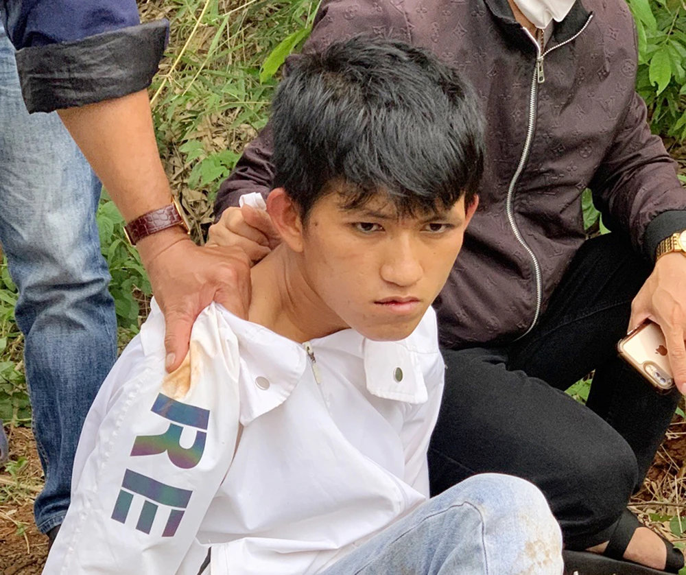 Hai chiến sĩ công an bị đâm trọng thương khi bắt ma túy